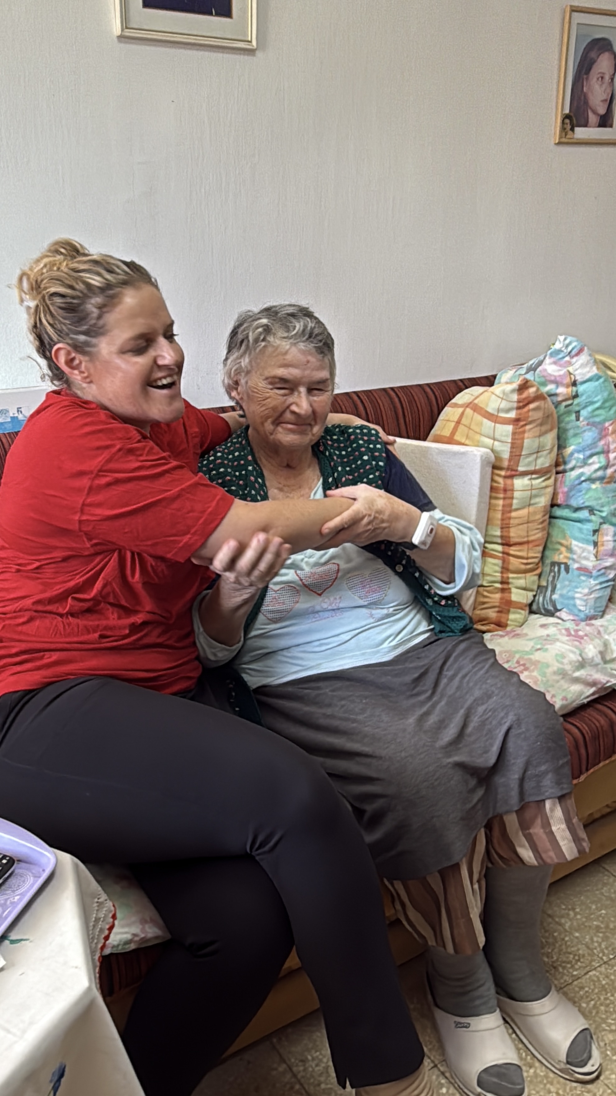 תמונה חלוקה בדלת