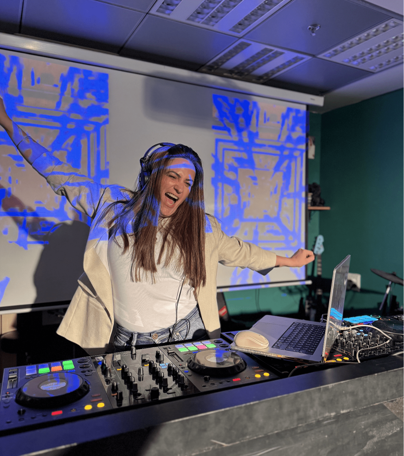 DJ AVIA SHEFI