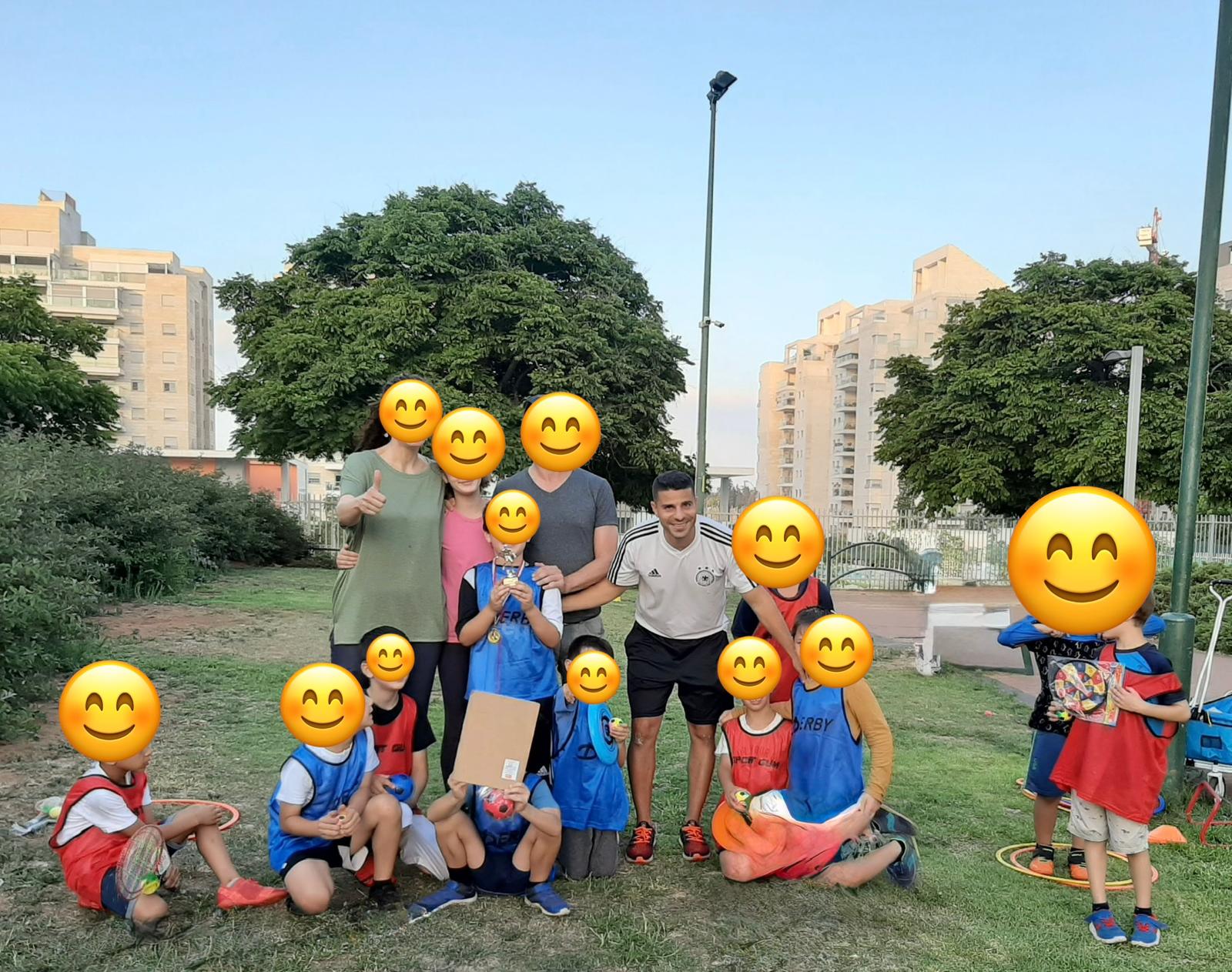 ילדים עם סמיליים ביום הולדת